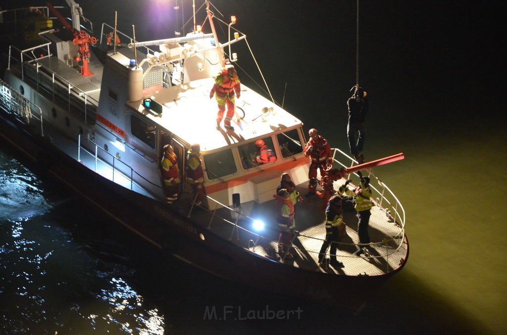 Einsatz BF Hoehenretter Koelner Seilbahn Hoehe Zoobruecke P2455.JPG